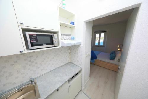 Sea View Studio Apartment - image 6