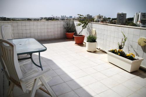 Herzelia Rooftop Special 2 Room Apartment