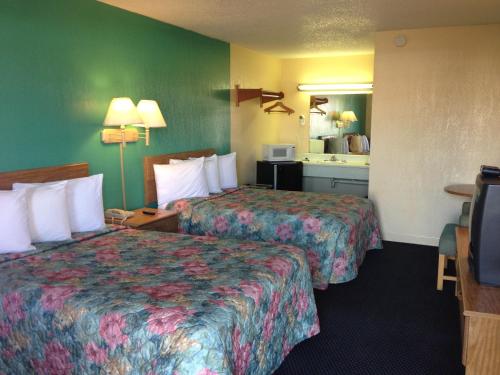 Super 7 Inn-Siloam Springs