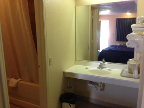 Super 7 Inn-Siloam Springs