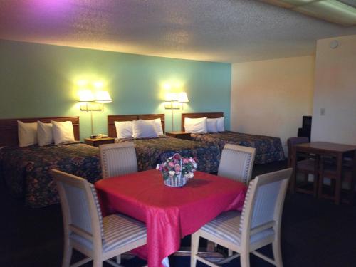 Super 7 Inn-Siloam Springs