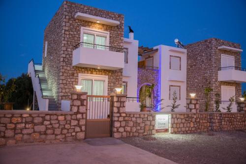  Haraki Stone Apartments in Charaki