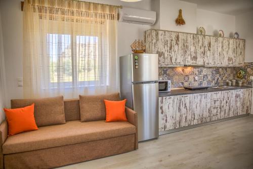  Haraki Stone Apartments in Charaki