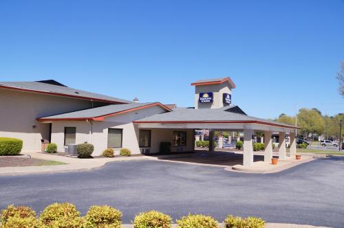 Days Inn & Suites by Wyndham Colonial