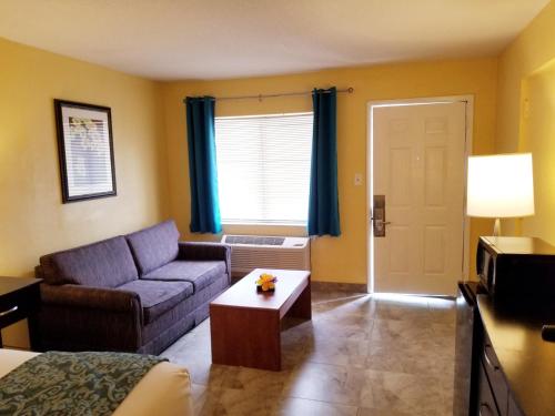 Deluxe King Room with King Bed