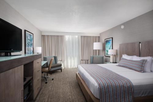 Best Western Plus Agate Beach Inn - image 4