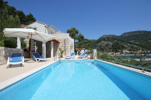 Family friendly apartments with a swimming pool Trstenik Peljesac - 11081
