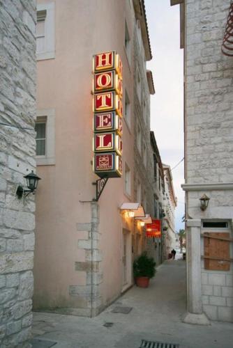 Rooms by the sea Trogir - 15155 - image 2