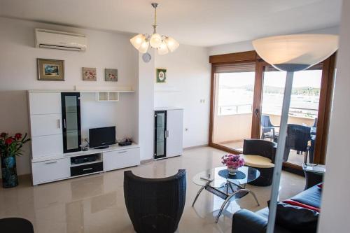 Family friendly house with a swimming pool Rogoznica - 15176, Rogoznica (photo 3)