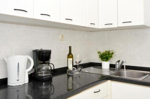 Apartments by the sea Rogoznica - 15249, Rogoznica (photo 8)
