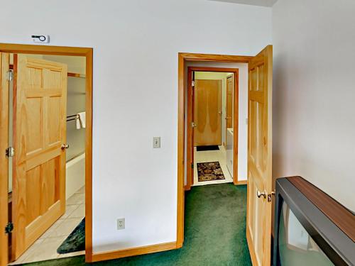 Snake River Village #20 Townhouse - image 3