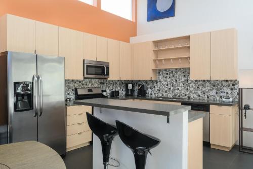 California Home 747 - image 5