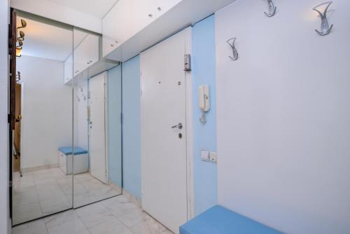 Comfortable One Bedroom Apartment in a Lively Area | Zona B5 | Russian Square, Sofia (Foto 9)