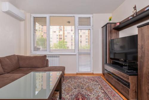 Comfortable One Bedroom Apartment in a Lively Area | Zona B5 | Russian Square, Sofia (Foto 7)