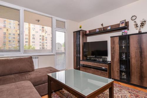 Comfortable One Bedroom Apartment in a Lively Area | Zona B5 | Russian Square, Sofia (Foto 2)