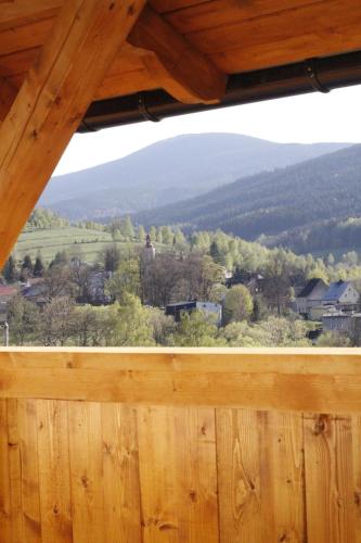 Apartment - Split Level with Mountain View