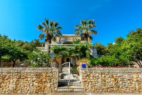 Two Palms Villa