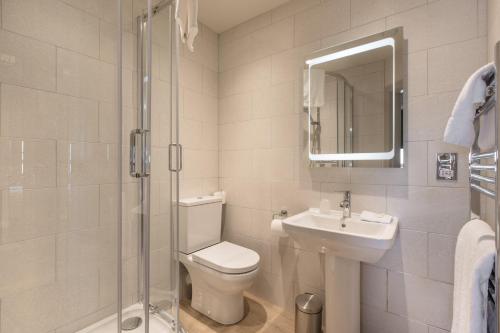 The George Hotel - image 4