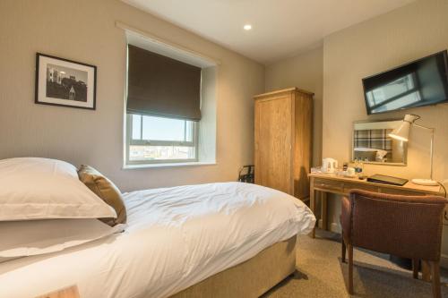 The George Hotel - image 3