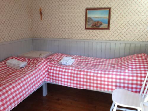 2 twin beds