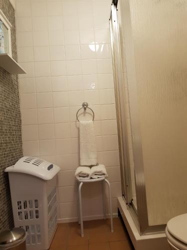 Budget Single Room with Shared Bathroom No. 18 - No Lift