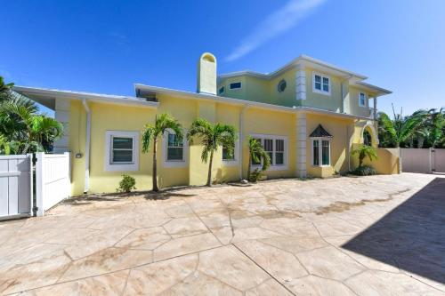 The Pool House - main image