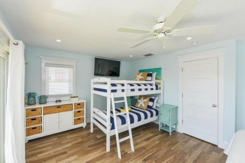 The Pool House - image 4