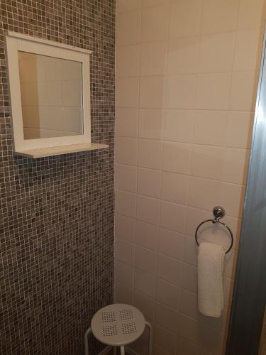 Budget Single Room with Shared Bathroom No. 19 - No Lift