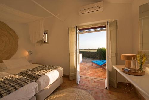 Double or Twin Room with Partial Sea View