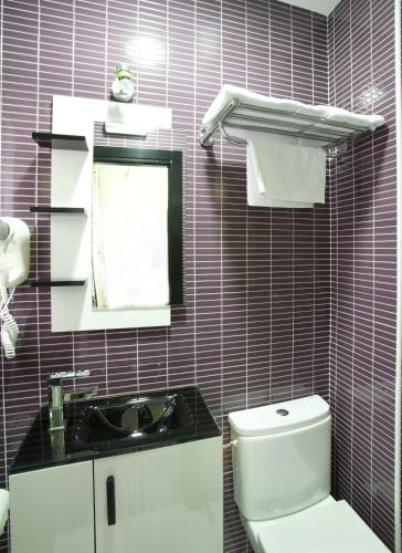 JC Rooms Santa Ana - image 3