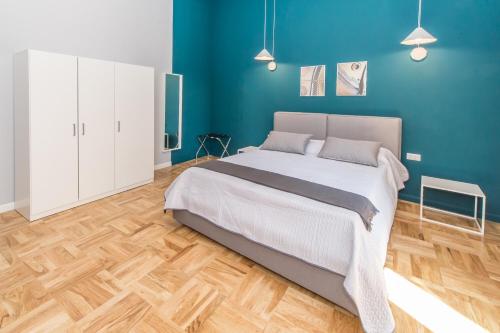 Dama Suite, Neapol