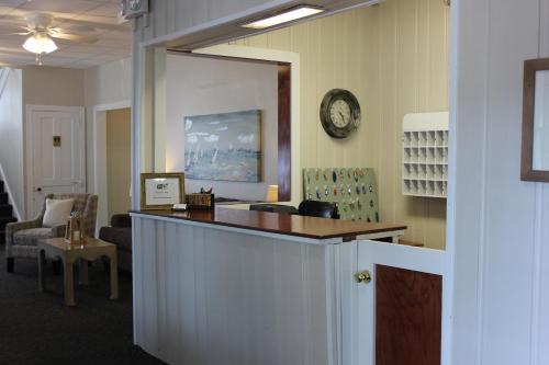 Blue Water Inn - image 10