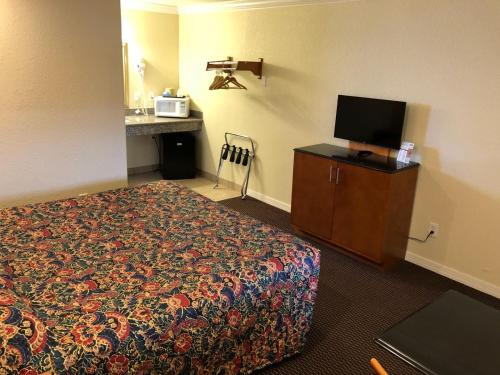 Thunderbird Motel - image 5