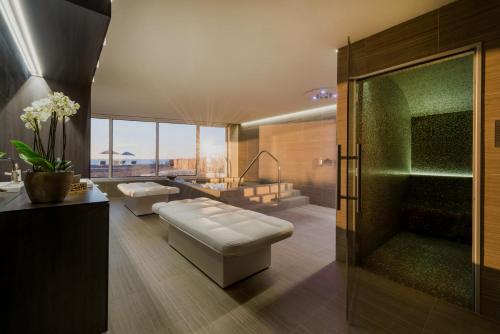 Gyógyfürdő, La Grande Terrasse Hotel & Spa La Rochelle - MGallery Collection in Chatelaillon-Plage