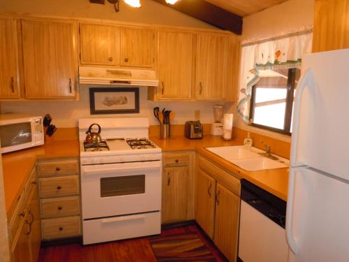 Two-Bedroom Standard Townhouse Unit #12 by Snow Summit Townhouses Bus Lic #23581 - image 3