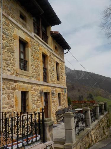  Apartamentos Rurales La Husteriza, Pension in Ruenes