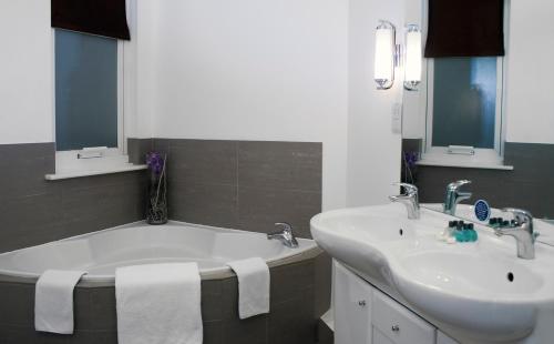 Tower Suite image 10