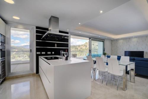 Luxury Flat -Sea, Golf and Mountain Views