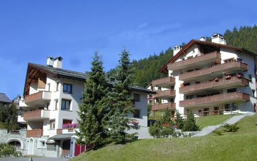 Apartment with Mountain View