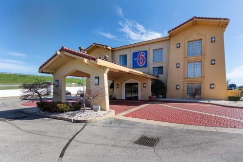 Motel 6-Knoxville, TN - Photo 5 of 33