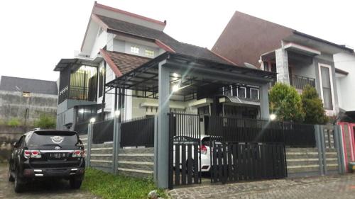 Villa Pesanggrahan Kusuma Batu Malang