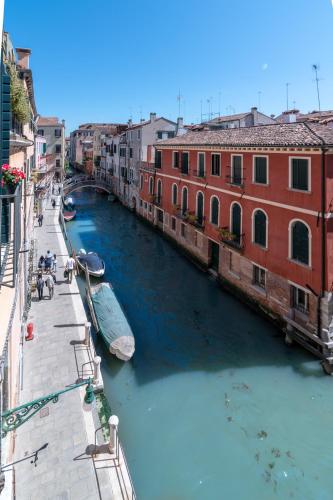 

Best Rialto Palace
