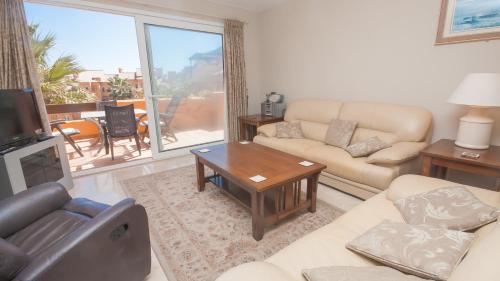 Oprema, Los Granados 521 in Villas Puerto