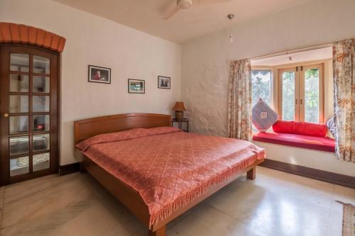 Retreat on Cloud 9 by Vista Rooms