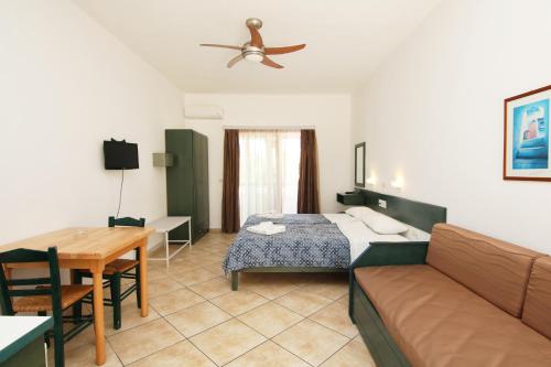Evropi Hotel - image 14