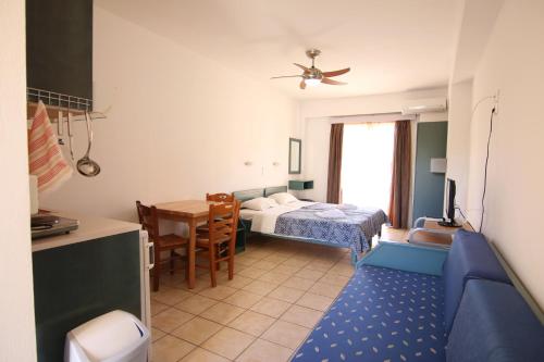Evropi Hotel - image 5