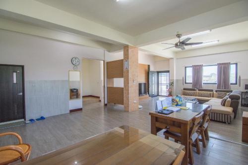 Homelike Homestay near Lintou Park