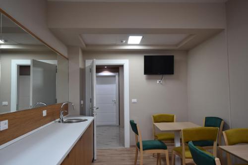 Sala de estar / sala de TV, Hotel LISS 2 in Lezhe