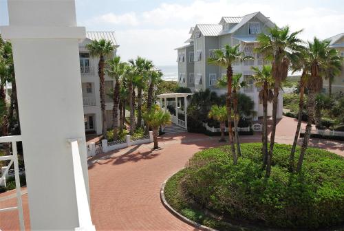 Four-Bedroom Holiday Home image 6