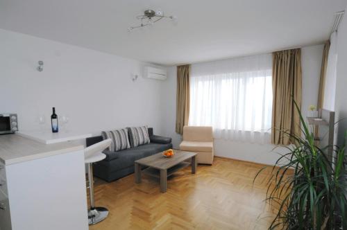 Haus Zora Ferienwohnung 7, Pension in Mošćenice